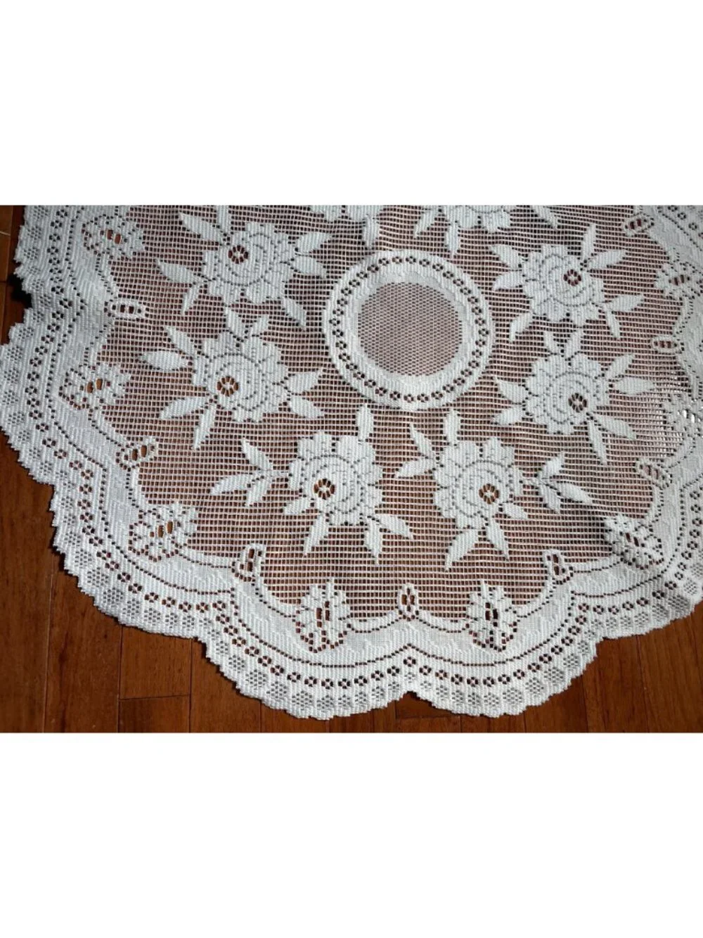 Elegant White Floral Lace Round Table Topper 30